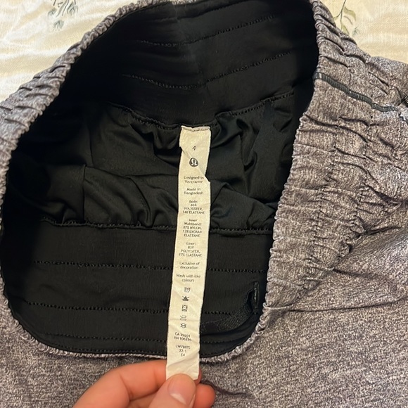 Track that high-rise lined short 3” Lululemon - Picture 3 of 3